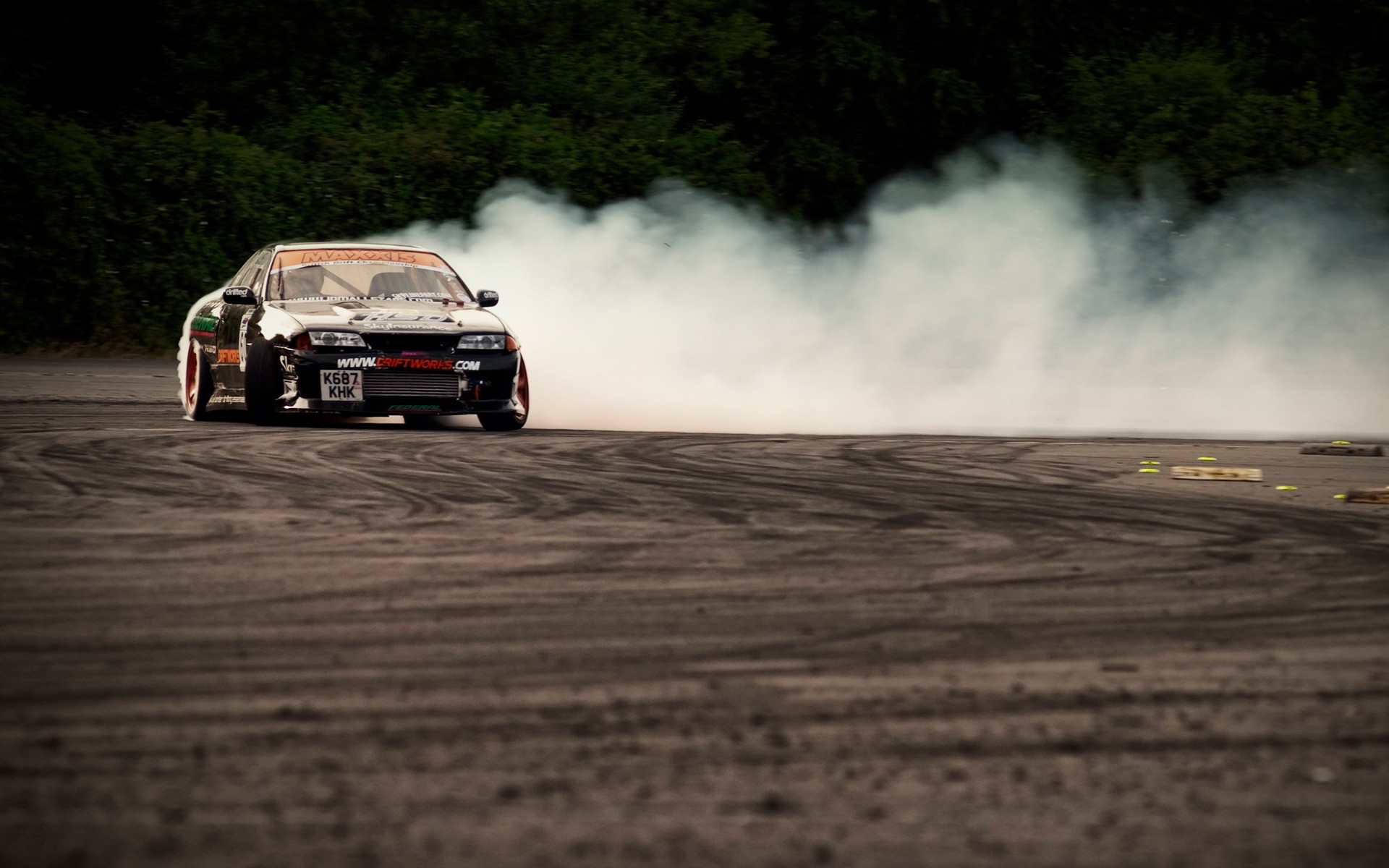 nissan corrida automobilismo carro ação pista apresse-se carro campeonato estrada fumaça paisagem nissan skyline