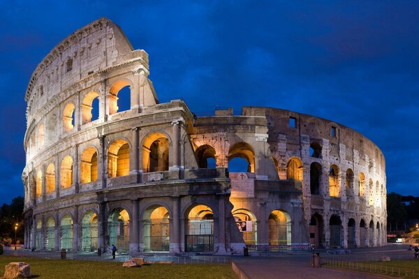 Anfiteatro notturno al Colosseo