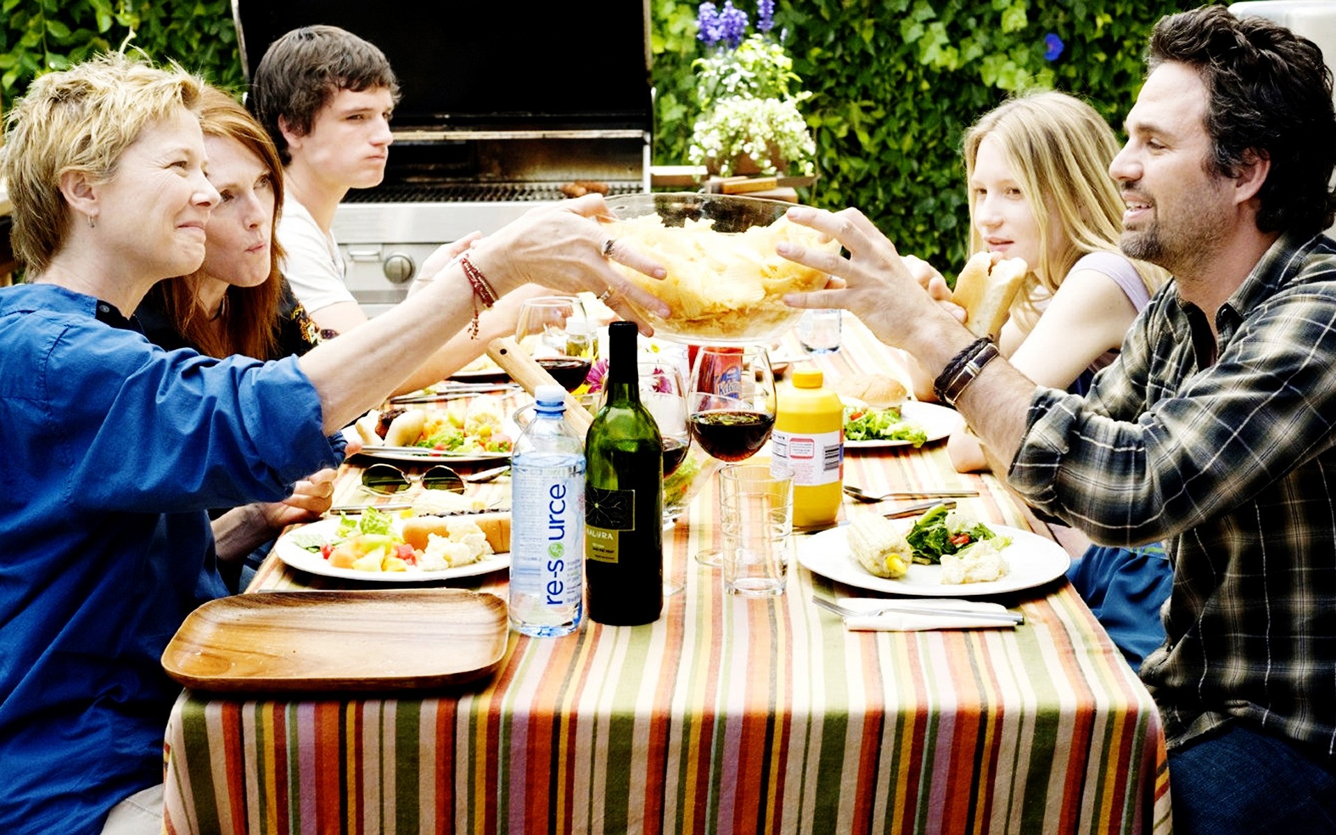 movies man togetherness woman lunch wine enjoyment meal dining sit restaurant outdoors toast table leisure dinner family adult two friendship comedy drama film oscar 2011 new wallpaper