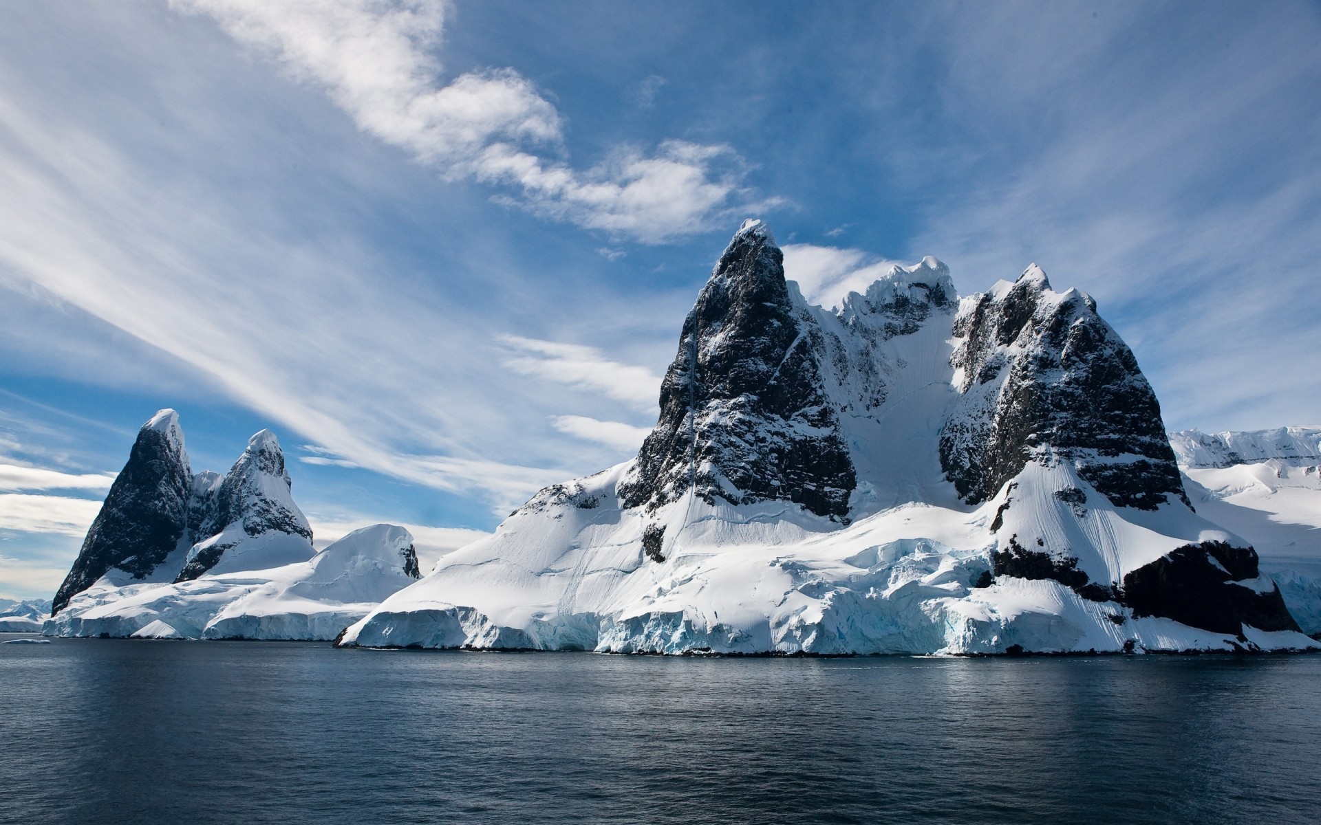 winter snow ice iceberg glacier mountain frosty cold water landscape frozen melting snoy sky white picture