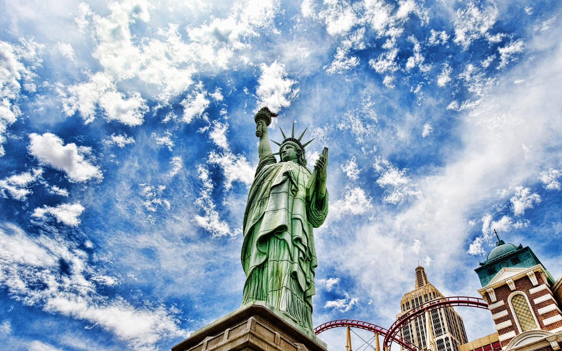 stati uniti cielo architettura casa di viaggio città all aperto punto di riferimento turismo religione statua scultura nube città monumento di alta spettacolo luce del giorno di new york stati uniti bn