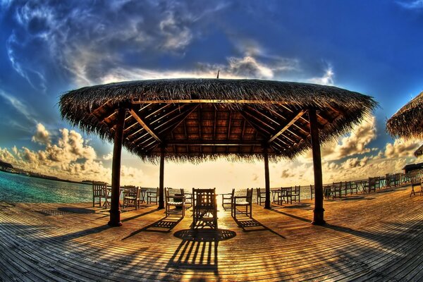 Sommerterrasse am Strand am Wasser