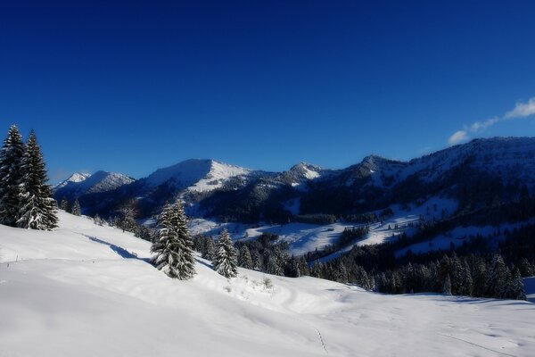 Paysage de montagne-Grandeur hivernale sans fin