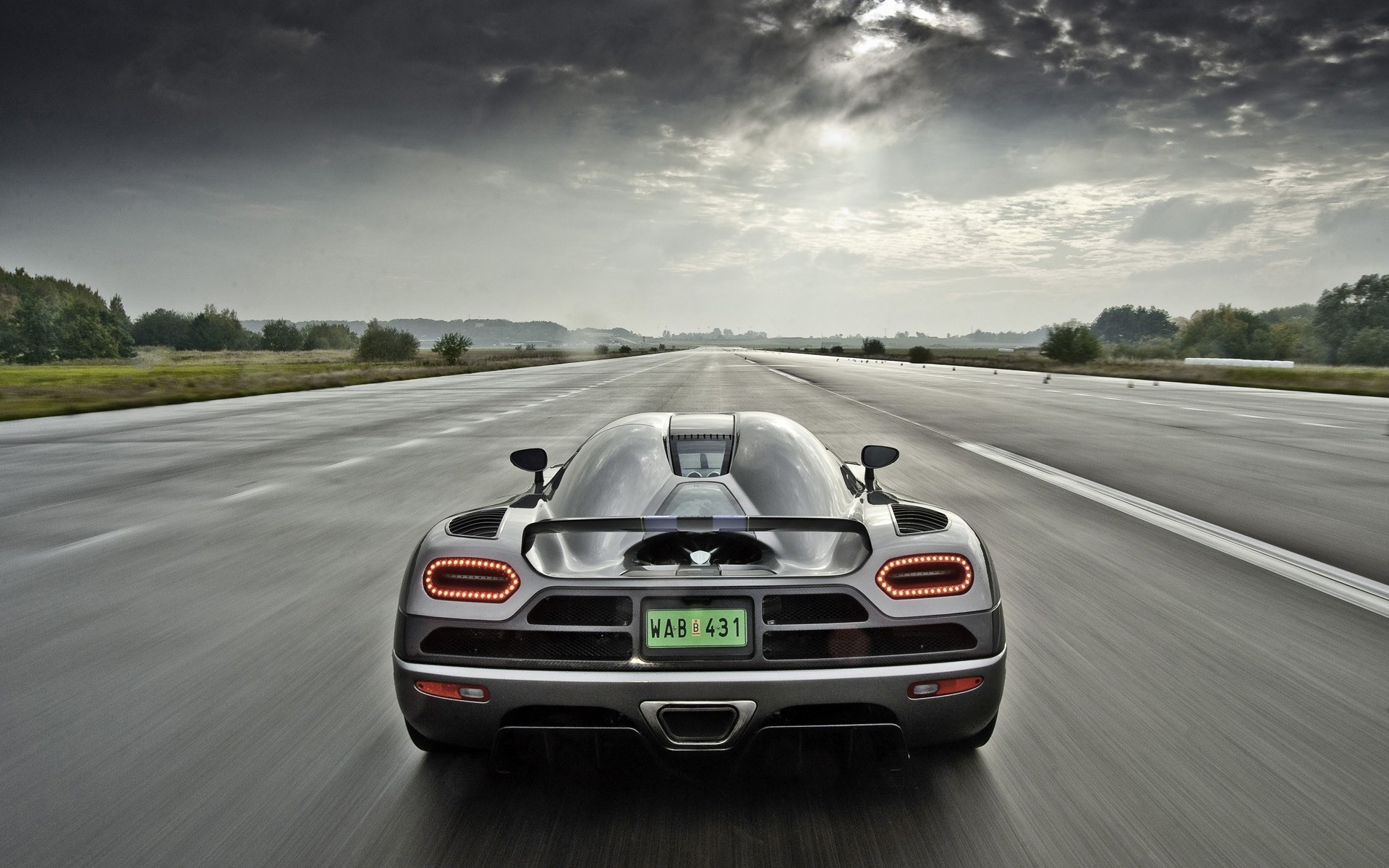 koenigsegg voiture asphalte système de transport voiture dépêchez-vous rapide route action flou lecteur chernushka voyage autoroute koenigsegg agera