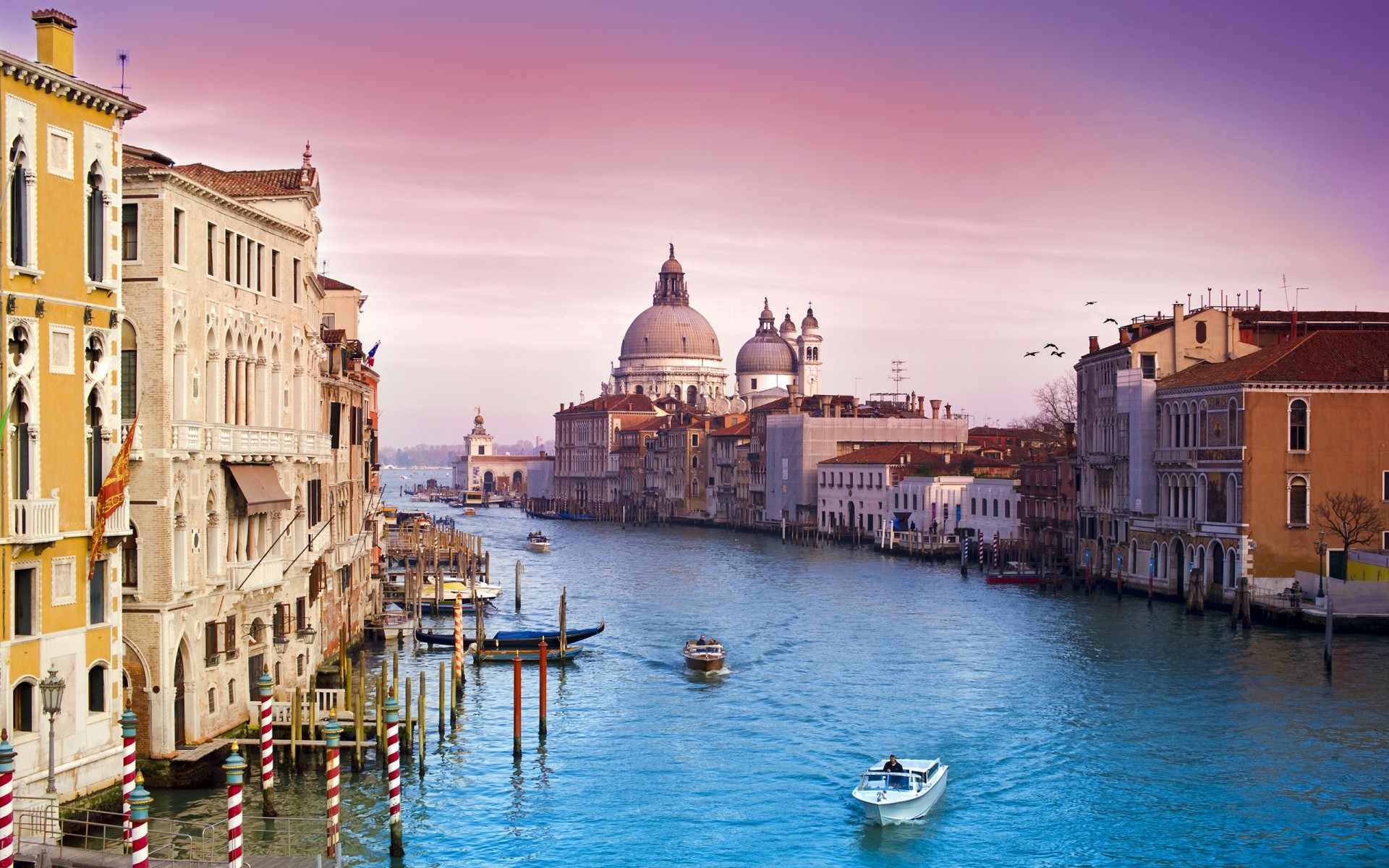 italien reisen venezianer architektur wasser gondeln kanal stadt im freien himmel dämmerung haus tourismus reflexion alt stadt traditionell stadt gondoliere brücke venedig