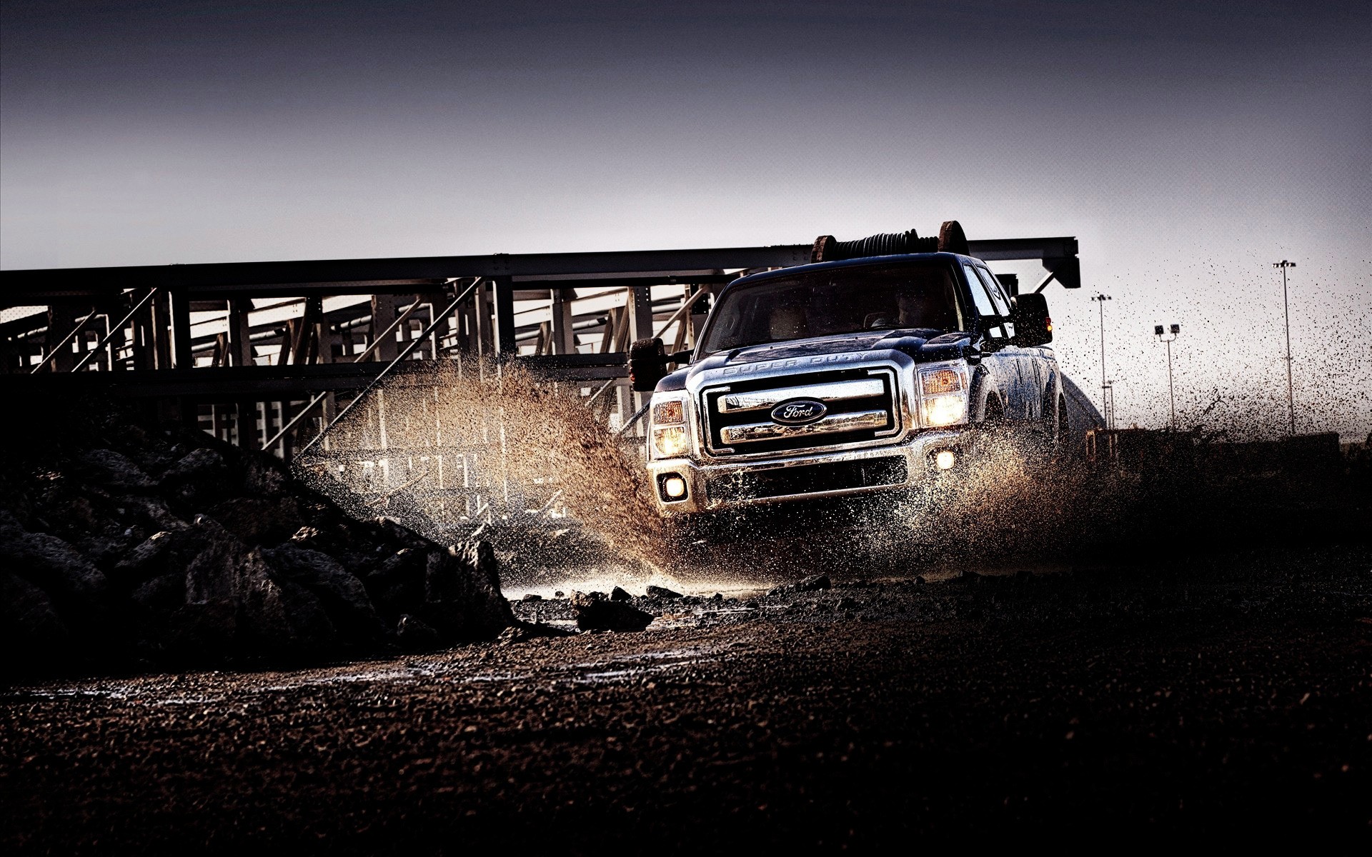 ford verlassen auto transportsystem sturm auto licht gebrochen ford super duty