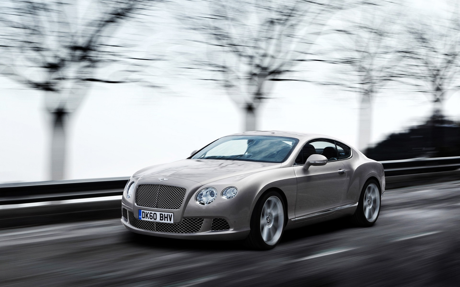 bentley auto asfalto sfocatura veloce auto marciapiede nigella fretta azione sistema di trasporto mezzogiorno automotive bentley continental gt