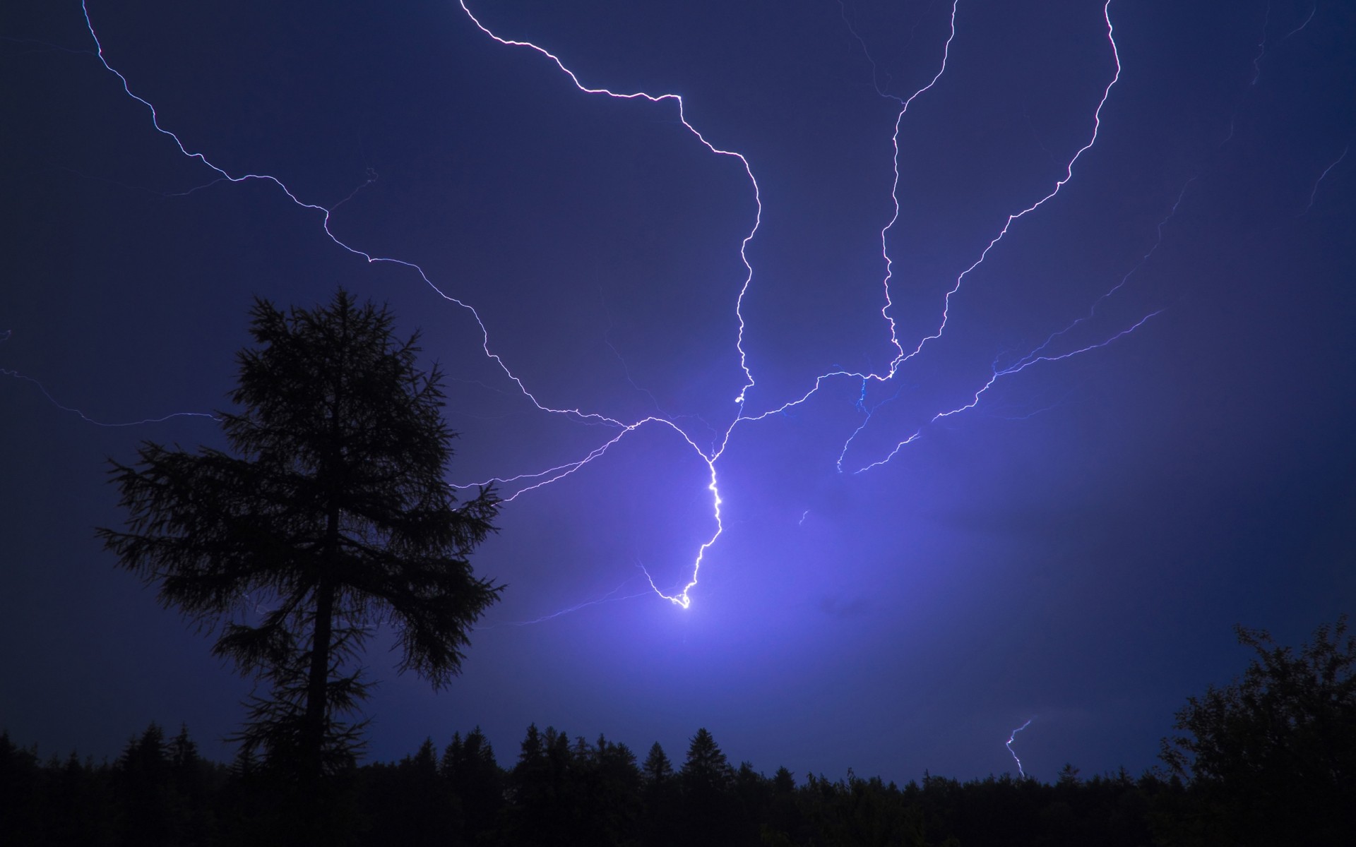 paisaje relámpago tormenta trueno cielo silueta tormenta noche oscuro puesta de sol tiempo árbol thunderbolt lluvia luz naturaleza crepúsculo al aire libre flash paisaje