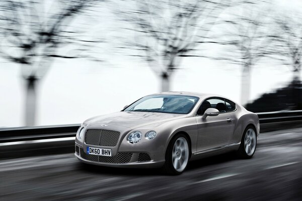 Szybki start samochodu bentley