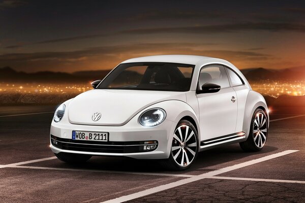 Beyaz Volkswagen beetle tipi araba