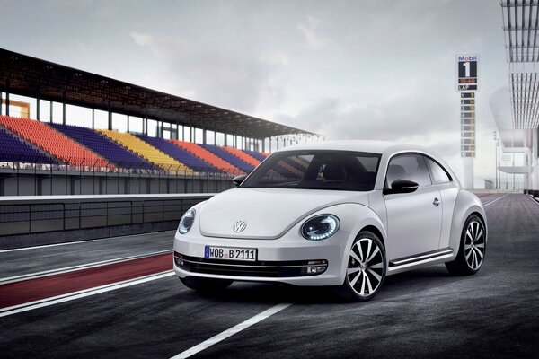 Voiture blanche Volkswagen au stade