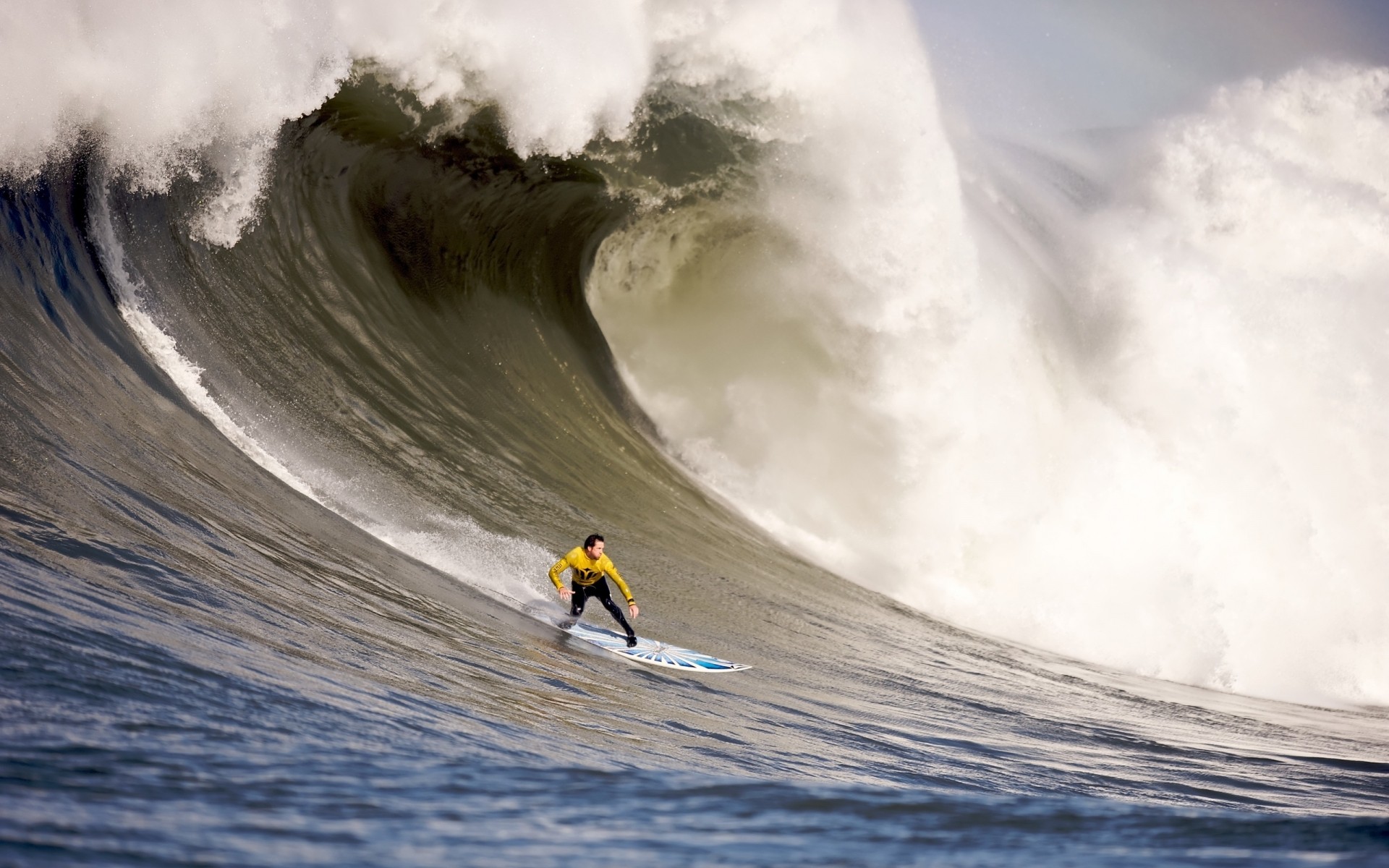 surfing surf akcja woda ocean morze plaża ruch spray splash burza fala tsatsa fale wiatrowe sport lato