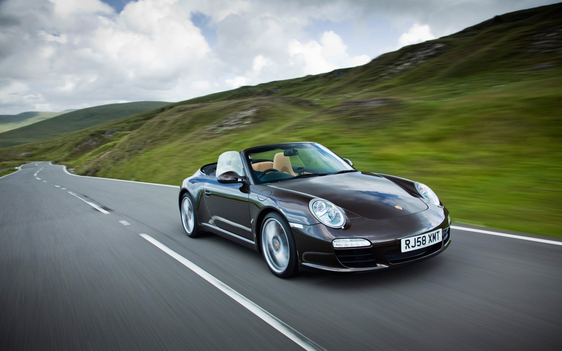 porsche voiture noir asphalte voiture dépêchez-vous rapide flou chaussée action midi route système de transport