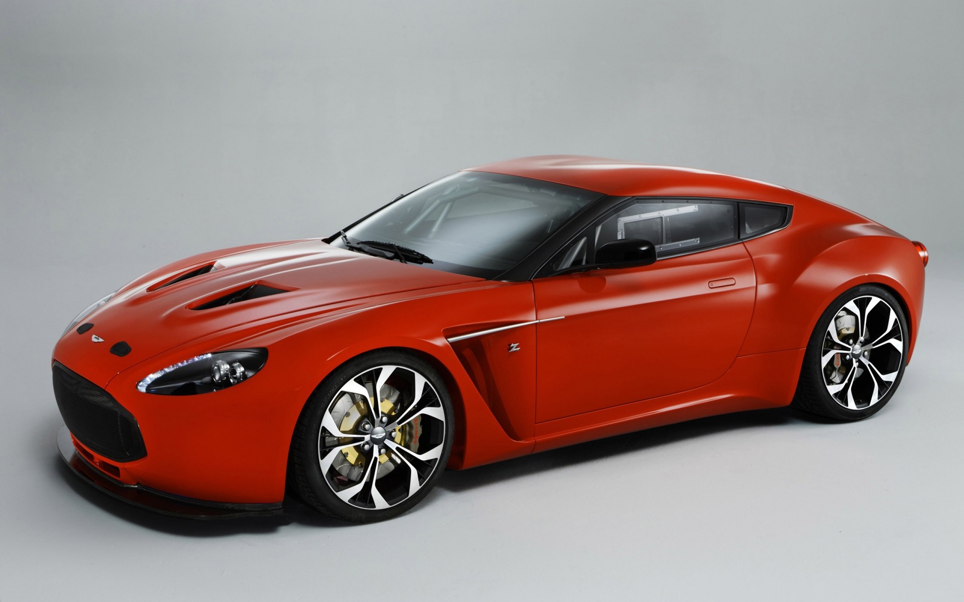 aston martin araba araba tekerlekler otomotiv coupe hızlı ulaşım sistemi sedan sürücü kaput yarış aksiyon prototip klasik lüks siyah aston martin b12 zagato