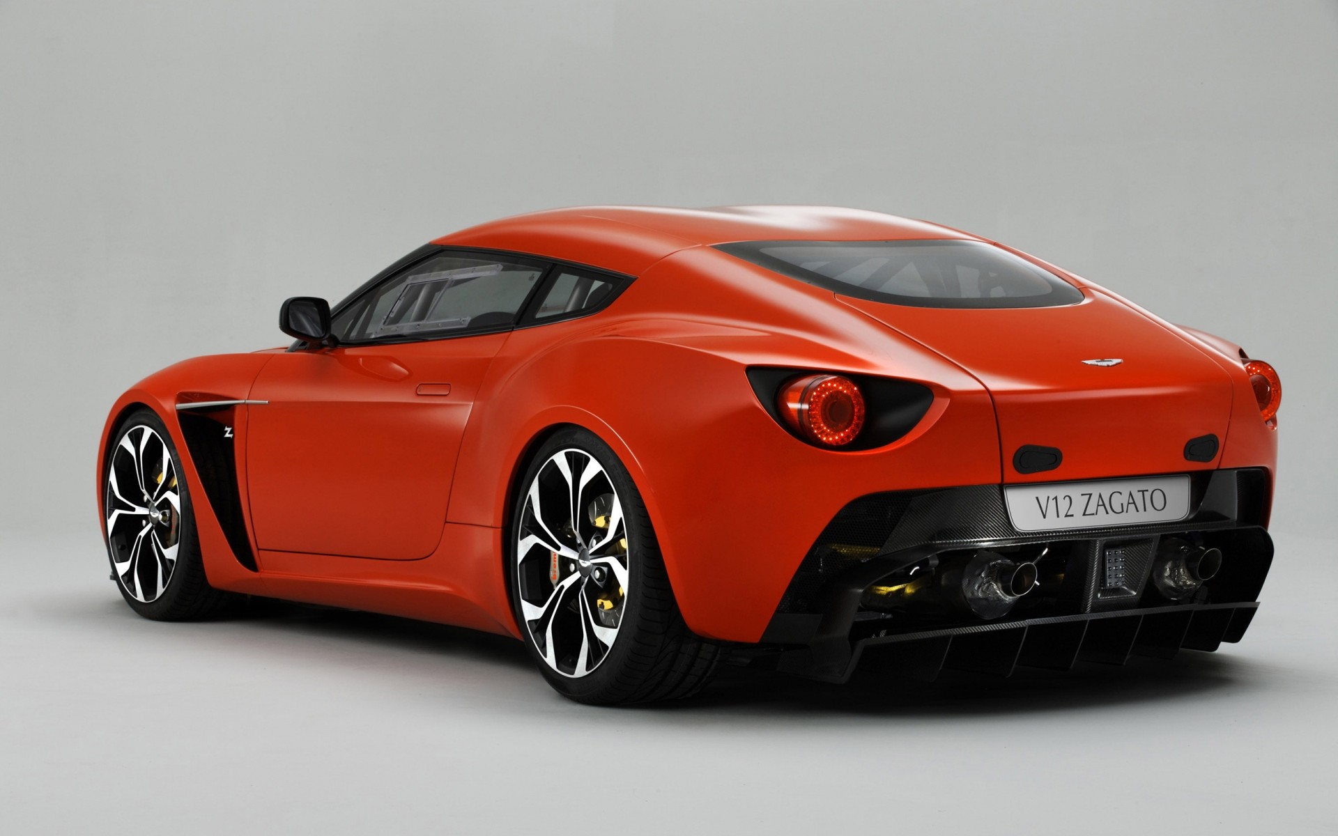 aston martin araba araba tekerlekler yarış hızlı otomotiv coupe ulaşım sistemi aksiyon prototip göster acele et sürücü yarışma siyah sedan aston martin zagato