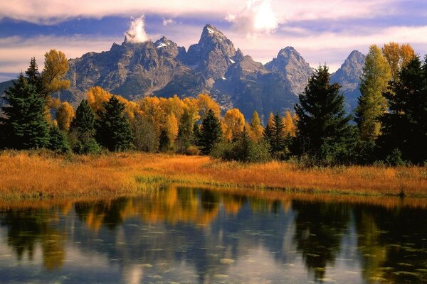 Paisaje de montaña lago