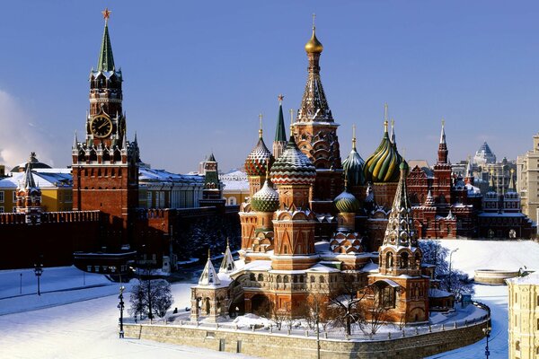 Architektur des russischen Kremls im Winter