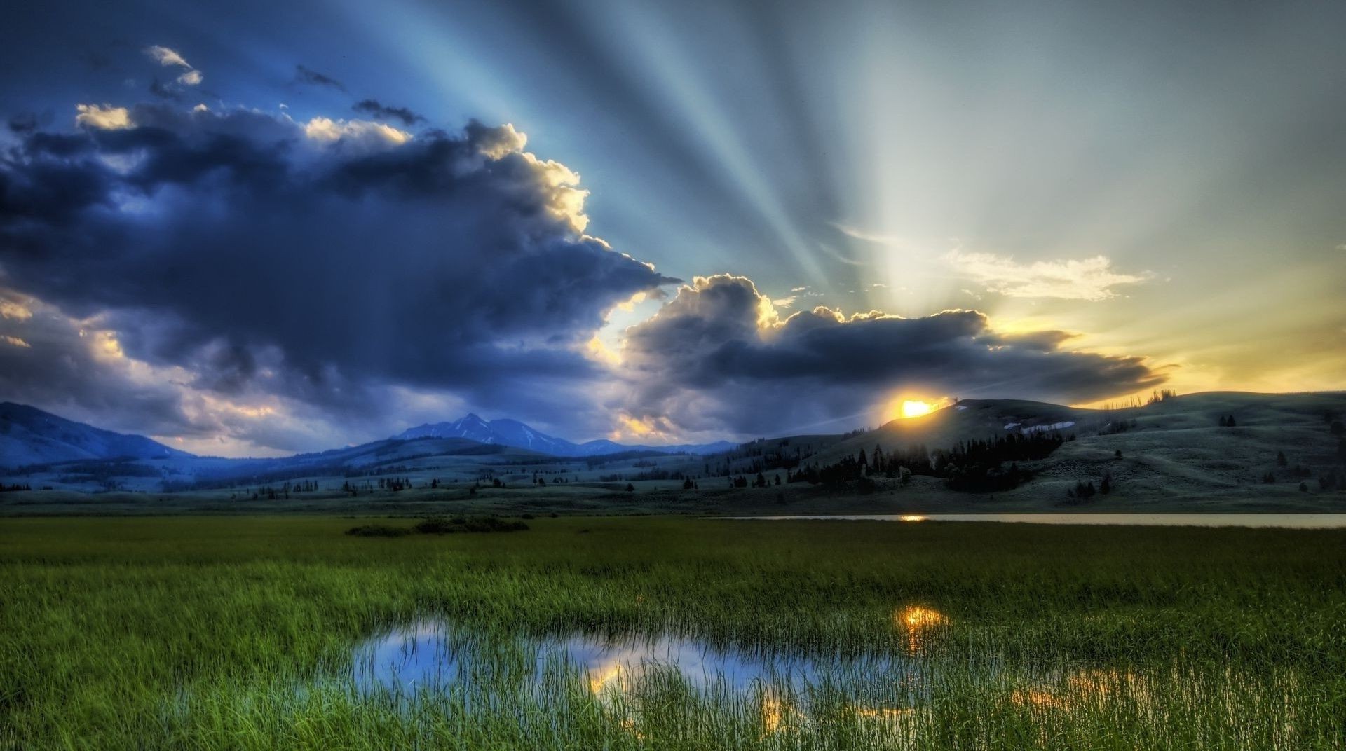 campos prados e vales paisagem pôr do sol céu amanhecer natureza ao ar livre sol grama bom tempo à noite lago água