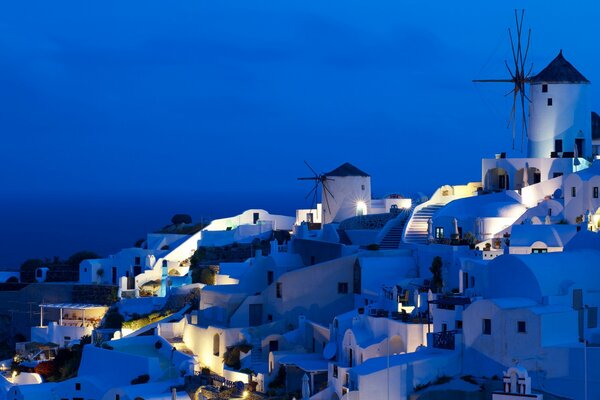 Increíble cielo sobre las casas de Grecia