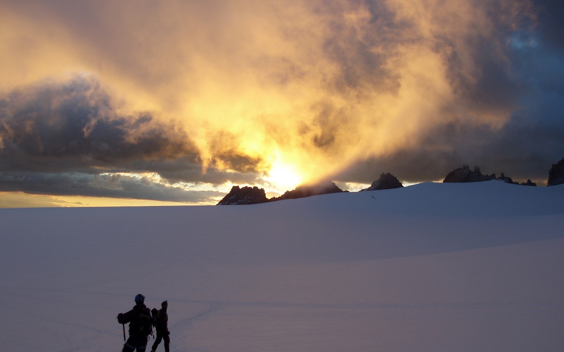 escalada puesta de sol amanecer iluminado paisaje noche nieve cielo agua crepúsculo viajes montaña sol luz del día al aire libre silueta invierno niebla lago luz