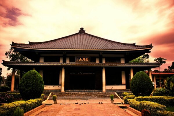 Casa Japonesa com um belo jardim