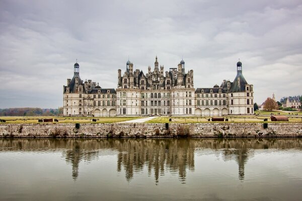 Viajes. Arquitectura de castillos en Francia