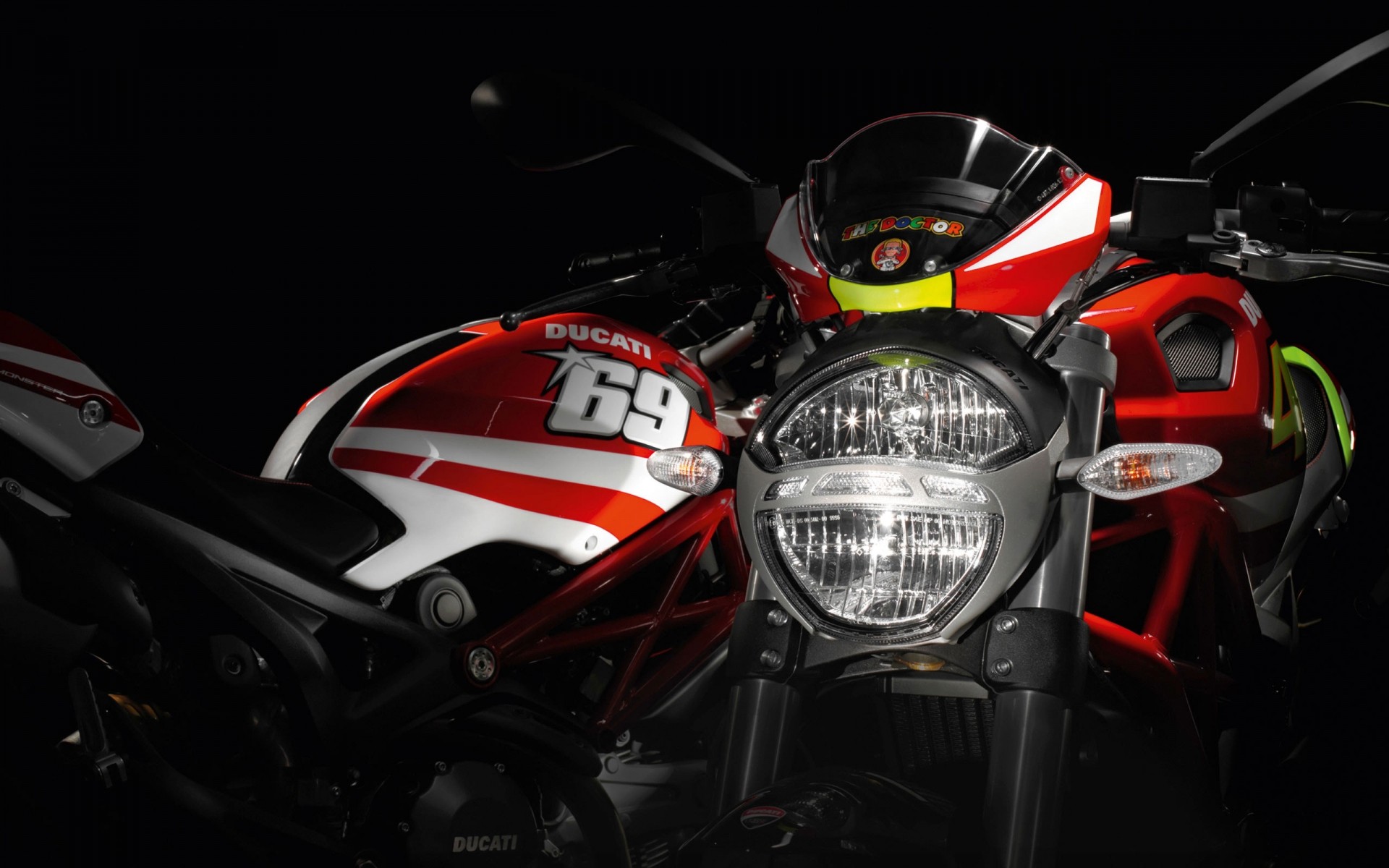 ducati auto corsa auto disco sport automobilistico concorso sistema di trasporto veloce bici campionato potenza pista velocità moto fretta macchina azione motore