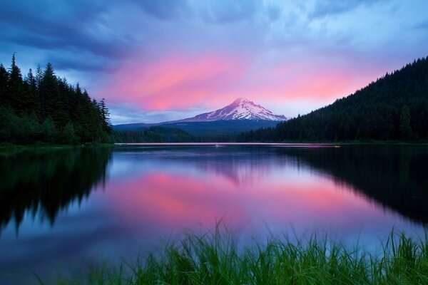 Beautiful landscape of the lake in which the sunset is reflected