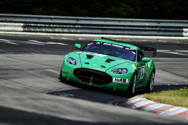 Coche de carreras Aston Martin