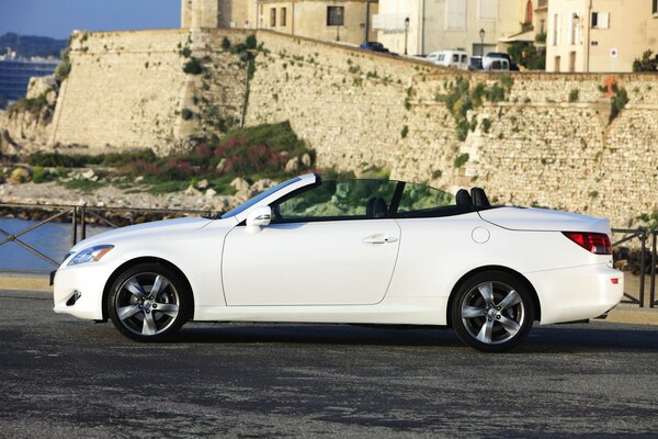 A loose white convertible is already ready to rush into the distance of luxurious landscapes