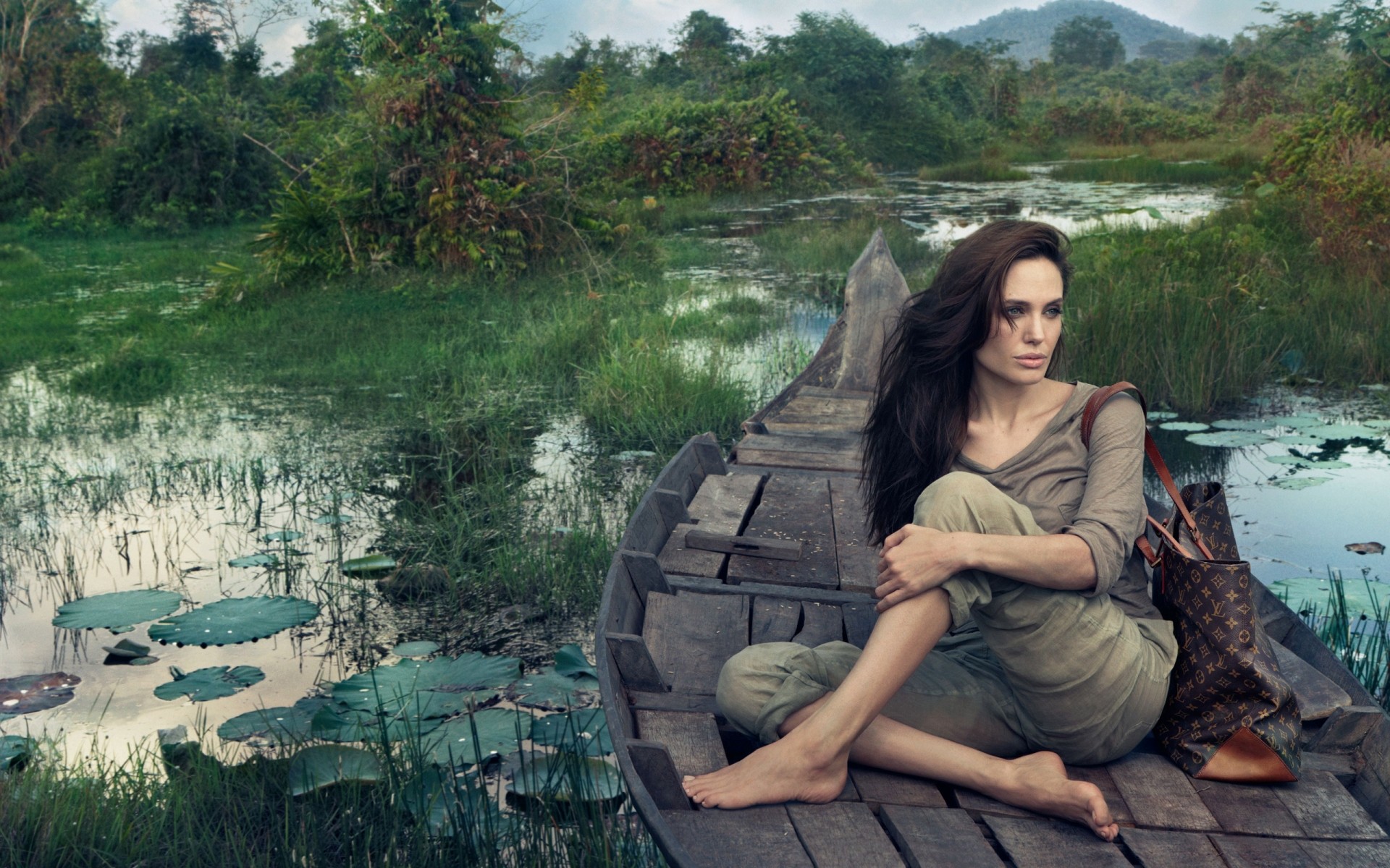 actrices eau rivière en plein air adulte voyage nature paysage loisirs belle unique femme arbre lac été actrice actrices hollywoodiennes célébrité magnifique