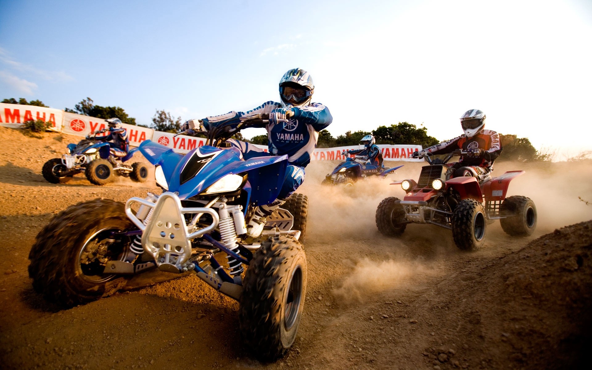 yamaha course compétition voiture vélo dépêchez-vous piste motocross coureur coureur sol lecteur pilote action roue championnat moto sport système de transport la circulation atv