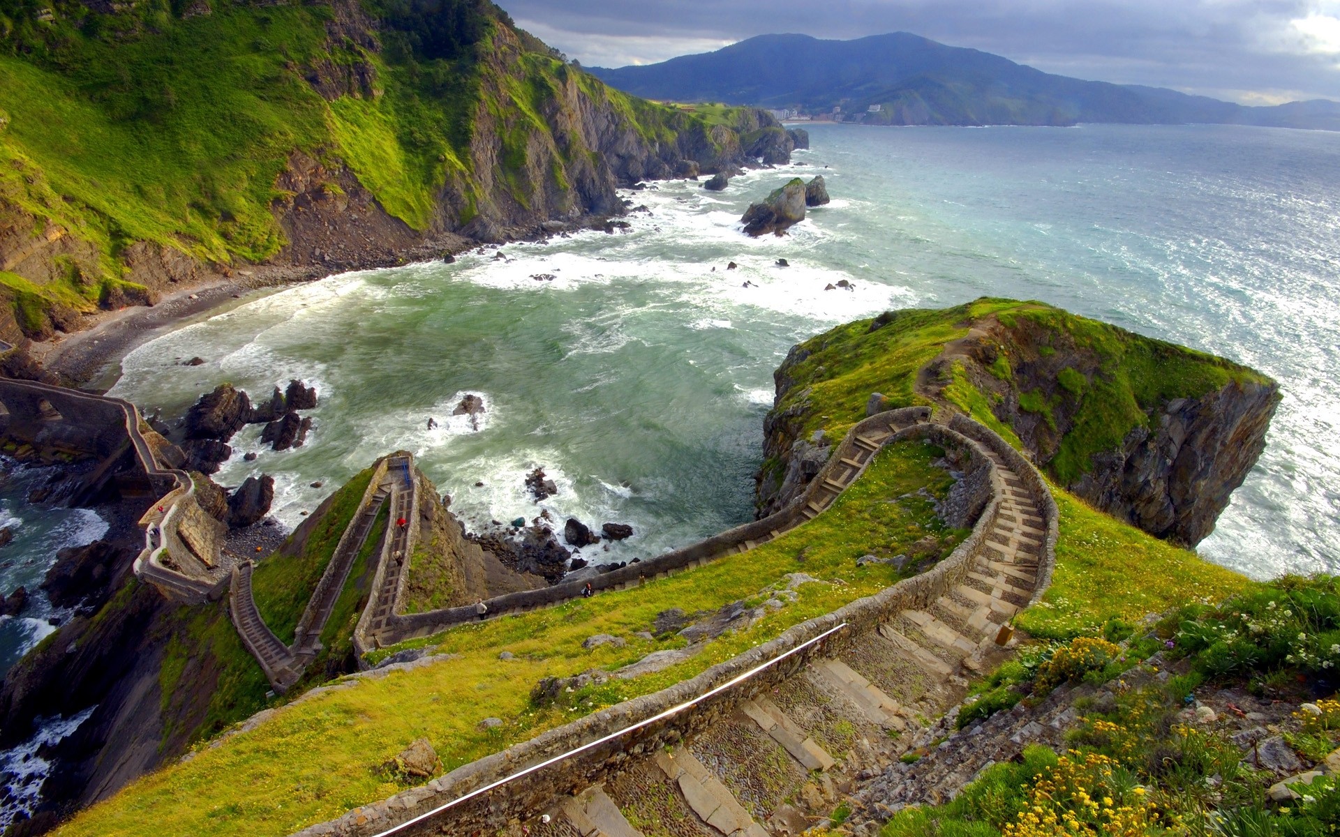 landschaft wasser reisen landschaft natur im freien landschaftlich berg rock himmel meer gras hügel sommer tourismus meer berge grün