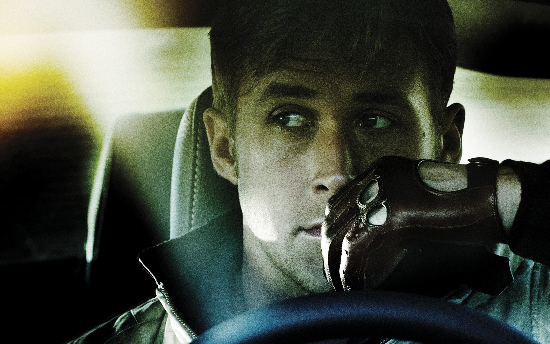 filme porträt mann erwachsener allein auto drinnen ryan gosling