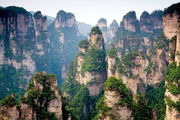 Paysage de montagnes étonnantes en voyage