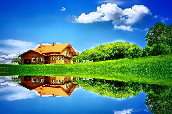 A cheerful cozy house by the lake