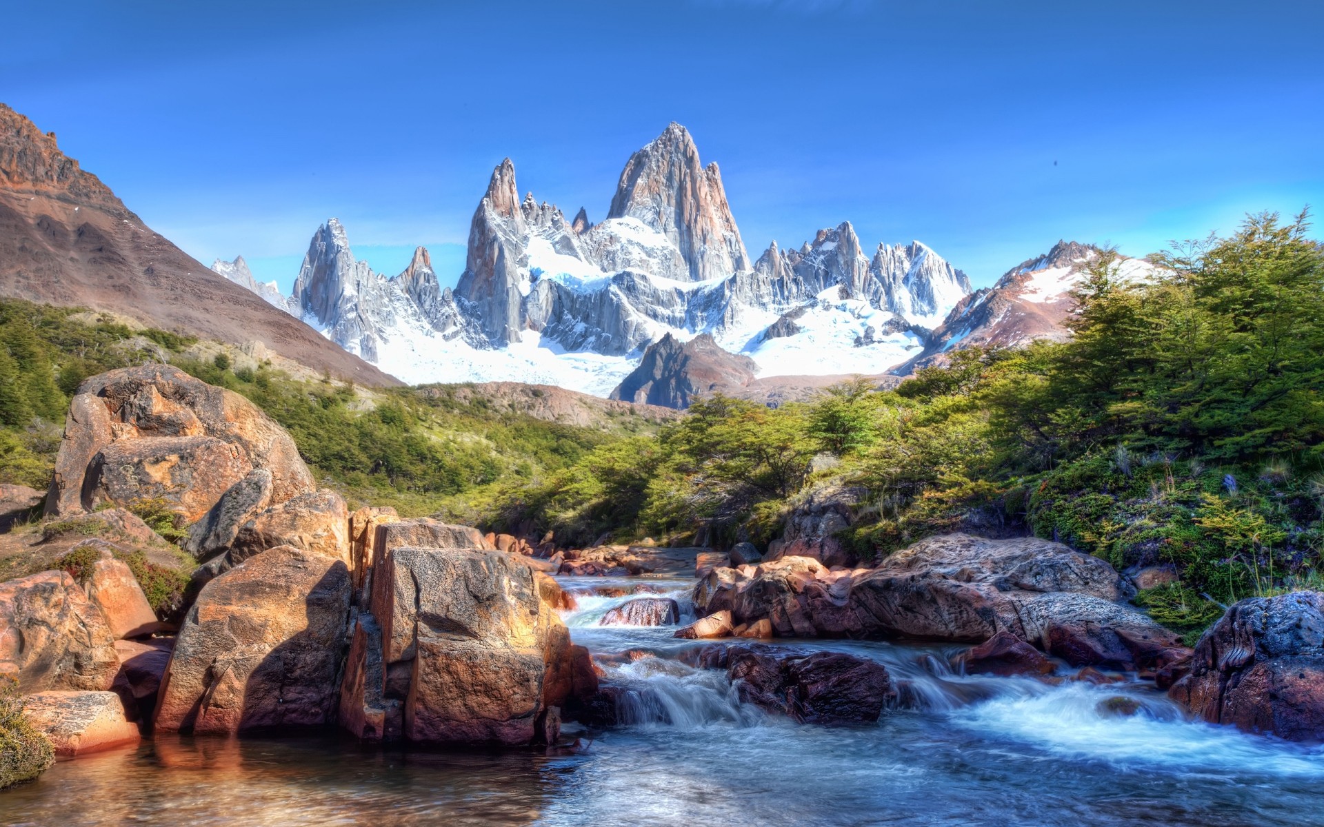 paisaje agua montañas roca viajes paisaje naturaleza escénico al aire libre cielo río nieve piedras piedras verde árboles paisajes