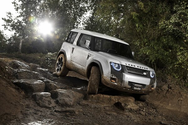 Land Rover SUV. Die Straße