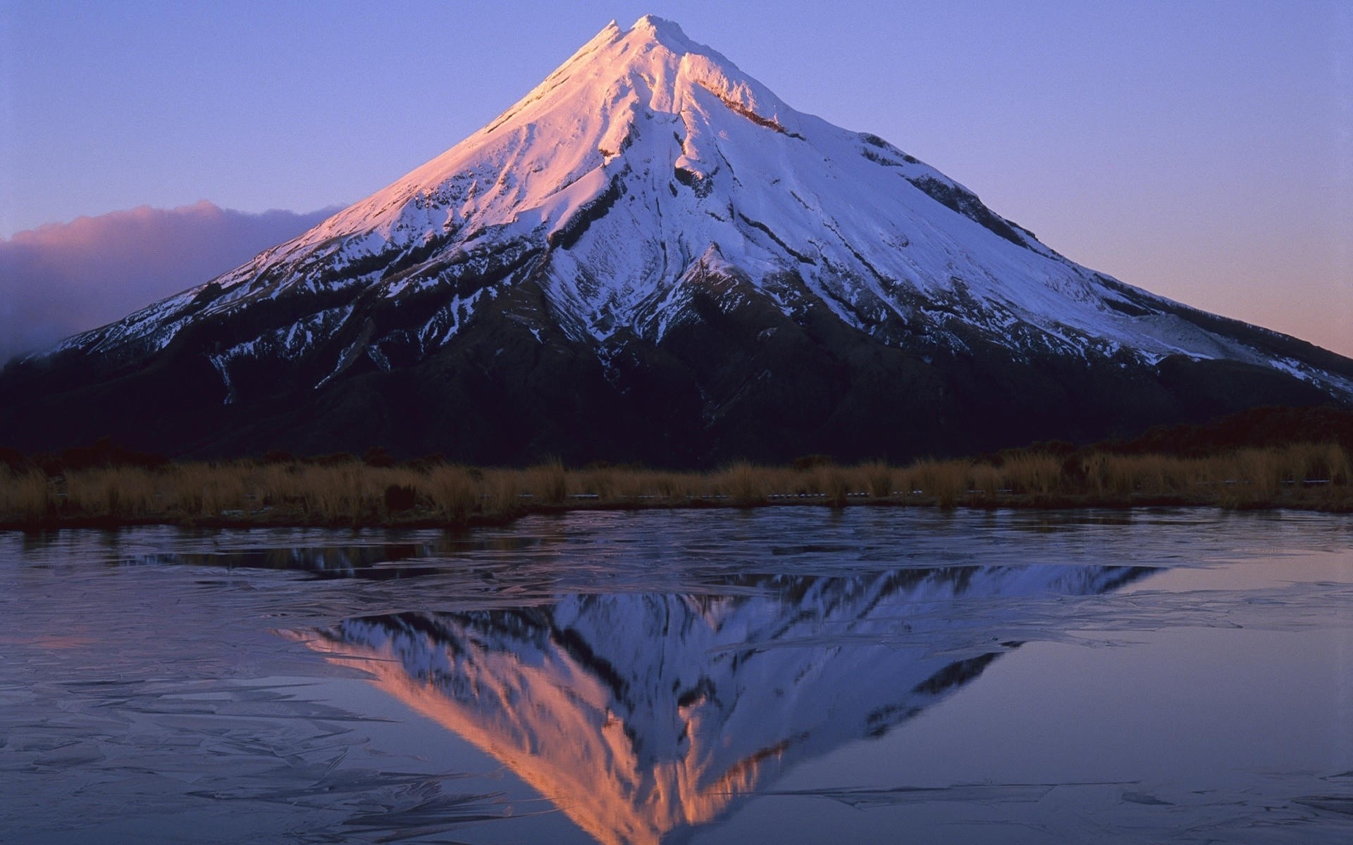 winter schnee berge vulkan wasser see landschaft reflexion dämmerung reisen landschaftlich im freien sonnenuntergang majestätisch eis