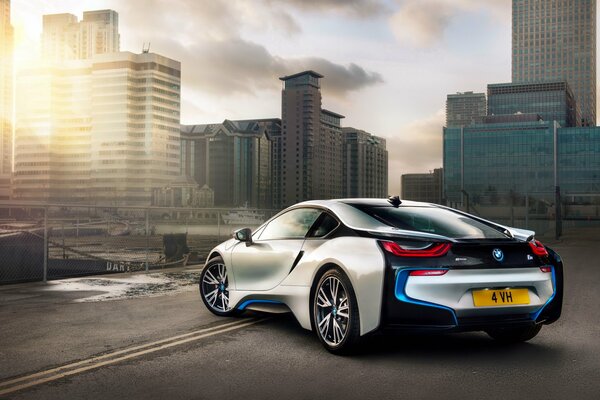 BMV i8 на фоне высоток