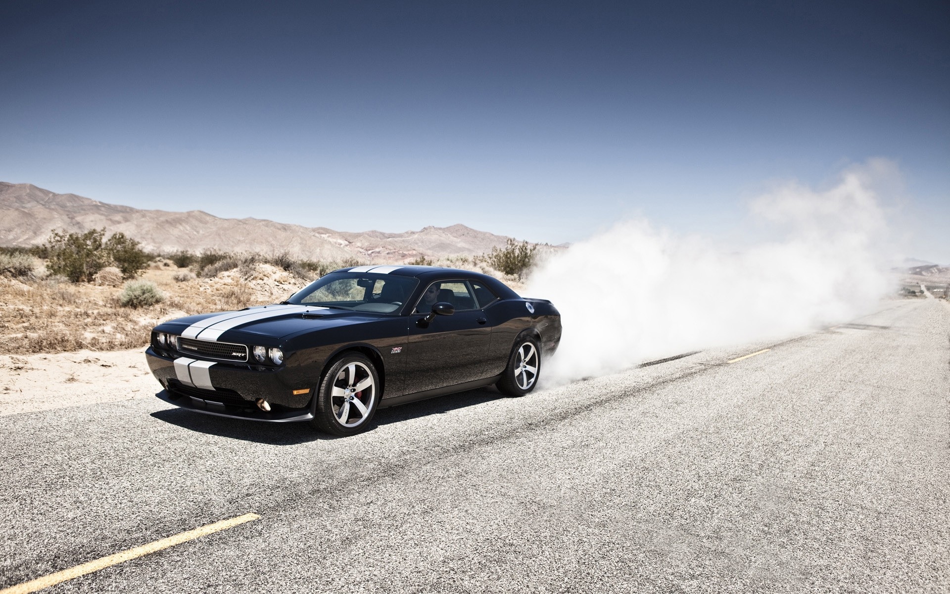 dodge voiture asphalte chernushka route trottoir voiture dépêchez-vous midi système de transport paysage action dodge challenger voiture de muscle dodge challenger cpt