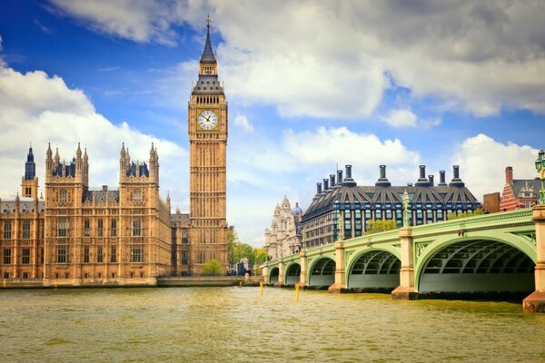 The magnificent architecture of Great Britain by the river