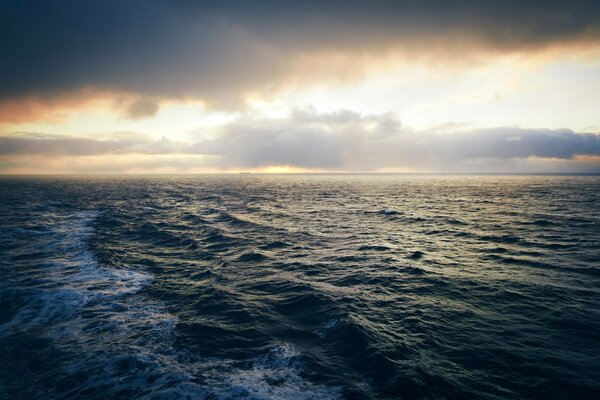 Sonnenuntergang über dem Meer