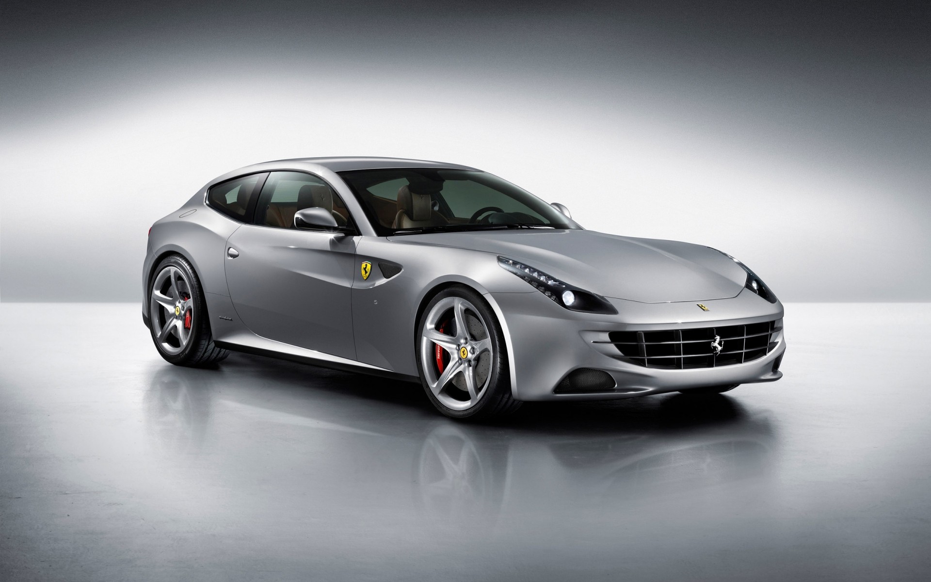 ferrari carro carro rodas preto asfalto automotivo calçada rápido cupê borrão pressa meio-dia corrida ação sistema de transporte ferrari ff