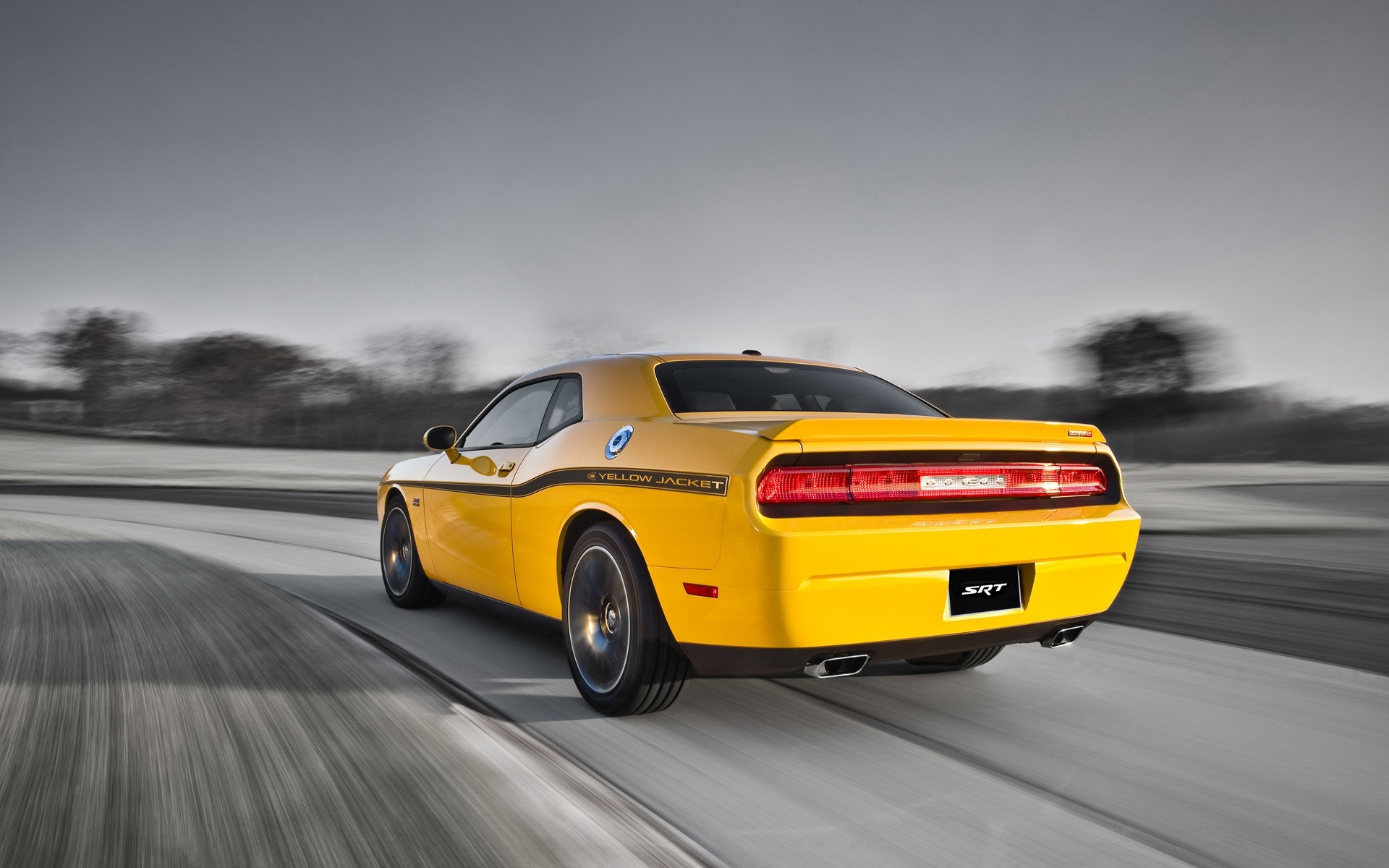 dodge coche coche sistema de transporte asfalto rápido prisa desenfoque carretera acción acera unidad ruedas carreras negro dodge challenger coche del músculo