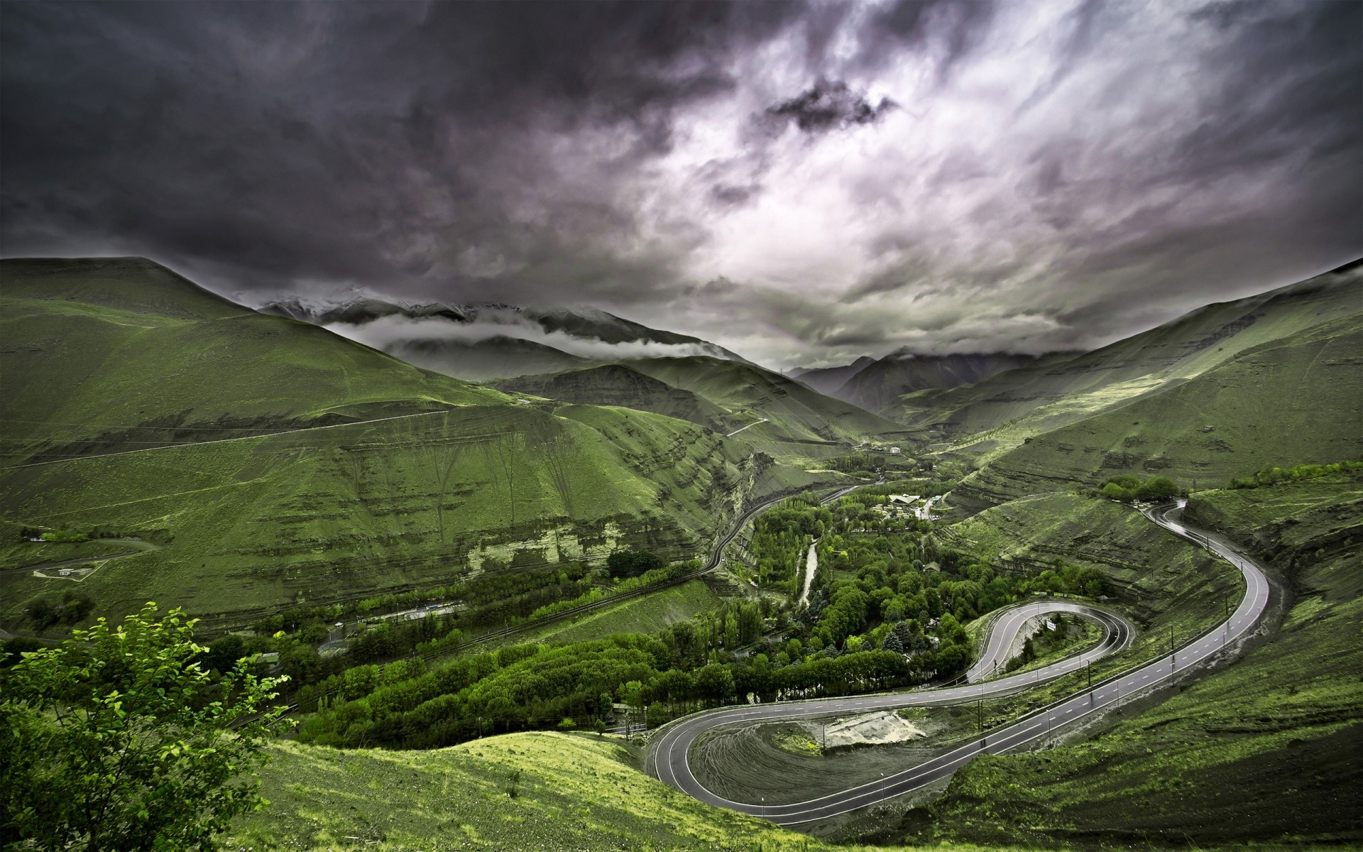 paysage paysage montagnes voyage route nature vallée ciel colline à l extérieur herbe scénique nuage arbre nuages routes montagnes