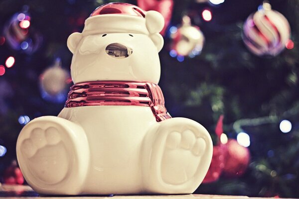 Uma guloseima para a festa. Urso de chocolate branco