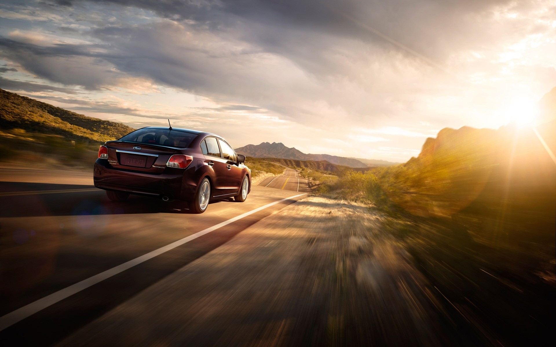 subaru coucher de soleil voiture route flou asphalte dépêchez-vous voyage paysage crépuscule voiture lumière aube système de transport