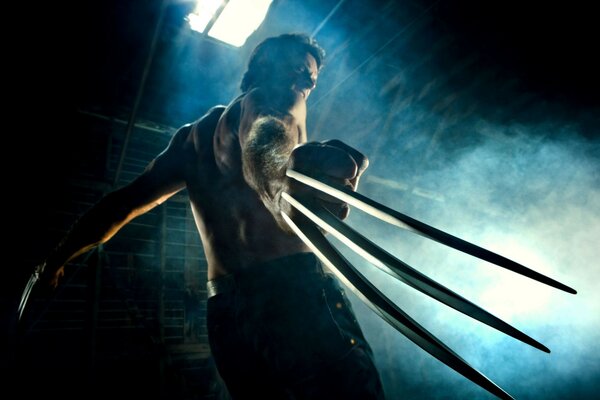 Wolverine wypuścił pazury i zmarszczył brwi