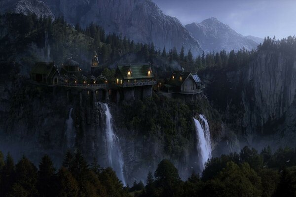 Fantasy. Das Schloss auf dem Berg. Wasserfall. Der Nebel